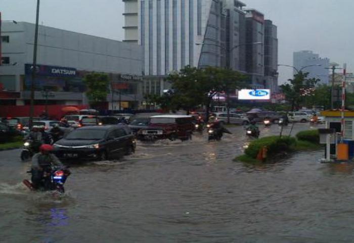 Banjir 50 Cm Genangi Kelapa Gading